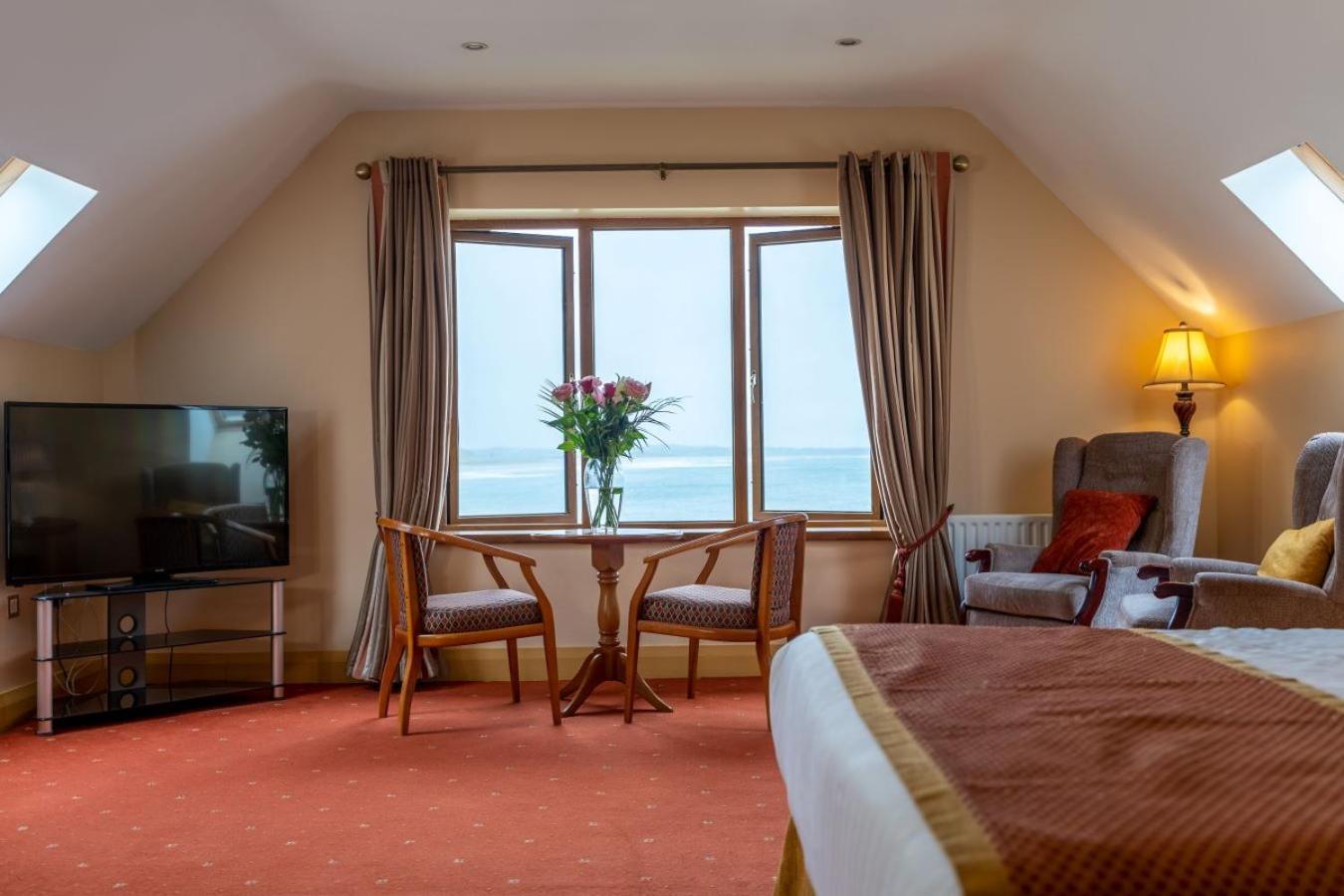 Hotel Waterfront House & Restaurant 4*